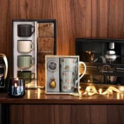 Maisons Du Monde Bols, Tasses Et Mugs Coffret Tasse Avec Infuseur à Thé En Porcelaine Motifs Dorés - Lot De 2 -Bols, tasses et mugs Soldes Boutique coffret tasse avec infuseur a the en porcelaine motifs dores 1000 9 13 176928 8