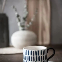 Maisons Du Monde Bols, Tasses Et Mugs Mug En Faïence Blanche Motifs Traits Bleus - Lot De 2 -Bols, tasses et mugs Soldes Boutique mug en faience blanche motifs traits bleus 1000 5 36 207660 2