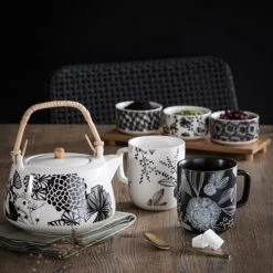 Maisons Du Monde Bols, Tasses Et Mugs Mug En Porcelaine Blanche Motif Floral Noir - Lot De 2 -Bols, tasses et mugs Soldes Boutique mug en porcelaine blanche motif floral noir 1000 11 30 195477 2